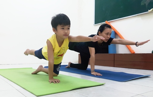 Cậu ấm, cô chiêu Sài Gòn đổ xô học yoga, thiền
